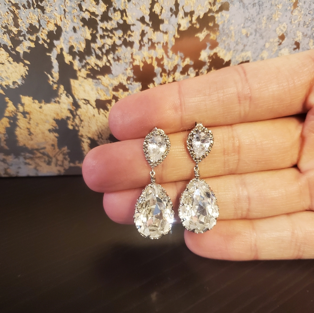Earrings with clear drop swarovski crystals